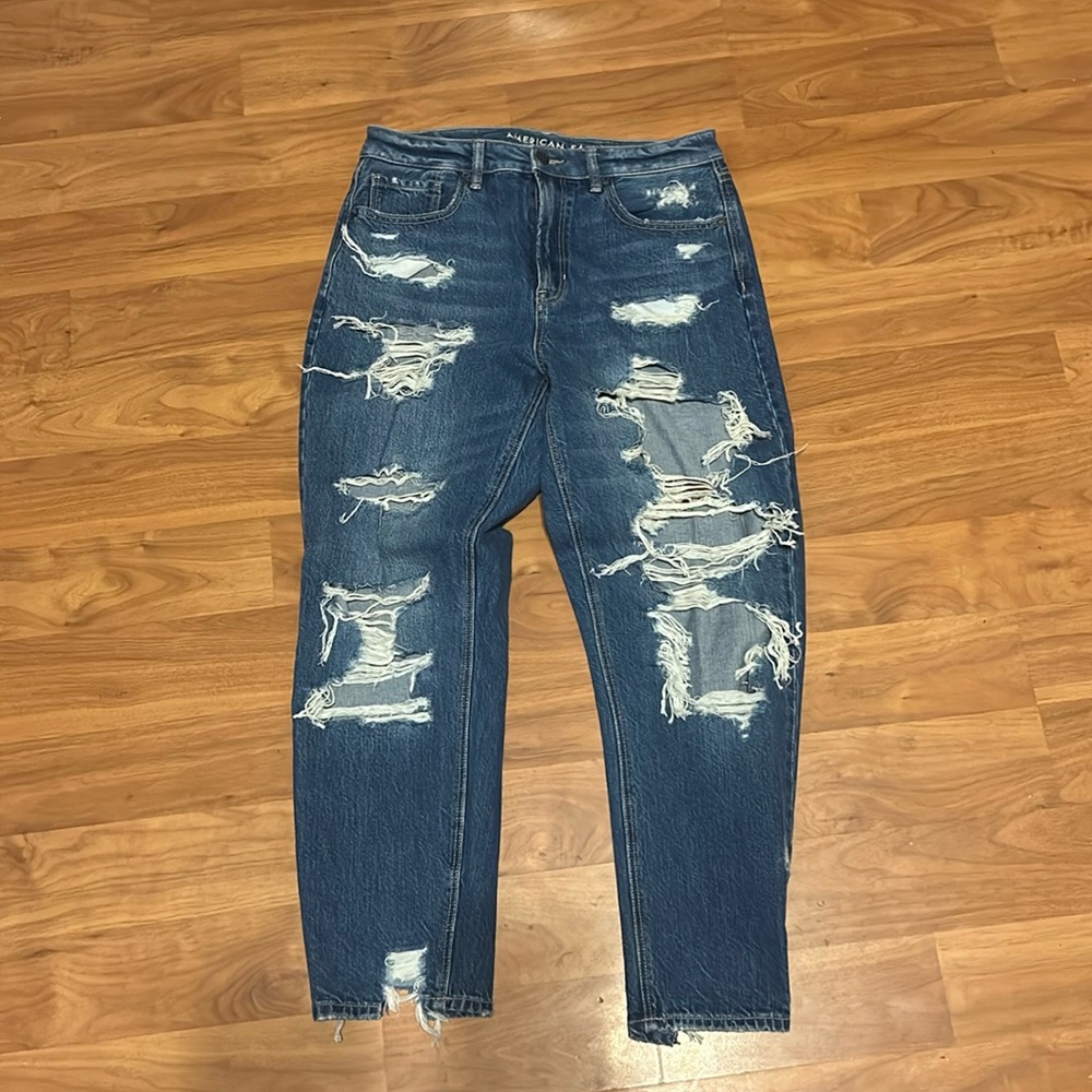 American Eagle Jeans | Rips in front and Back